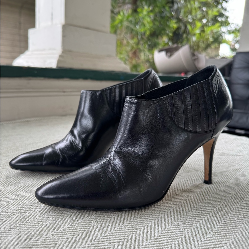 Manolo Blahnik Black Leather Pointed Toe Heeled Booties